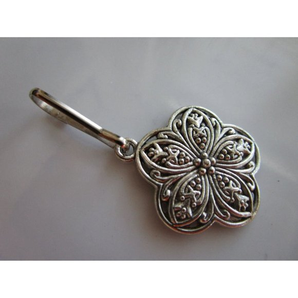 Silver tone carved flower daisy charm for zipper pull jackets purse flower charm - Picture 5 of 5